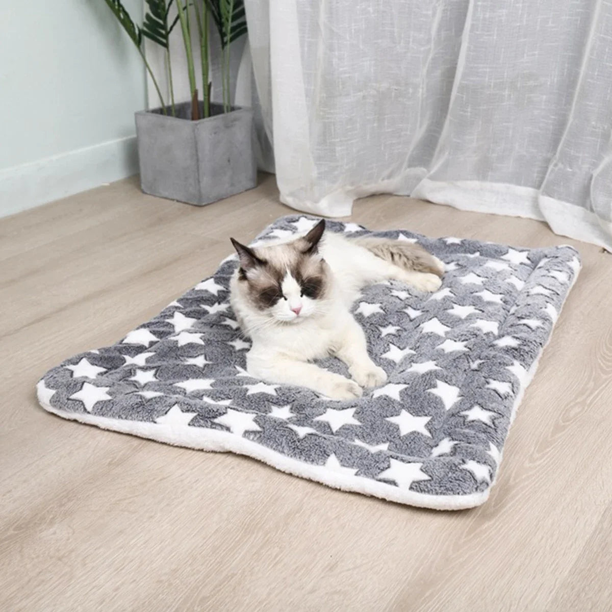 Flannel Pet Mat – Thick Sleeping Blanket for Dogs & Cats